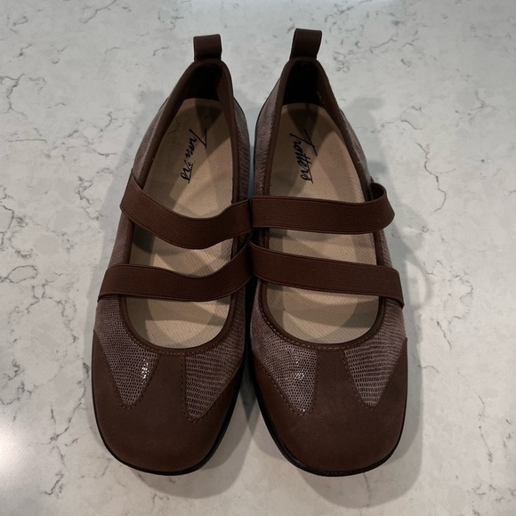 TROTTERS Josie Mary Jane Ballet Flats Size 6 Wide - Picture 3 of 13